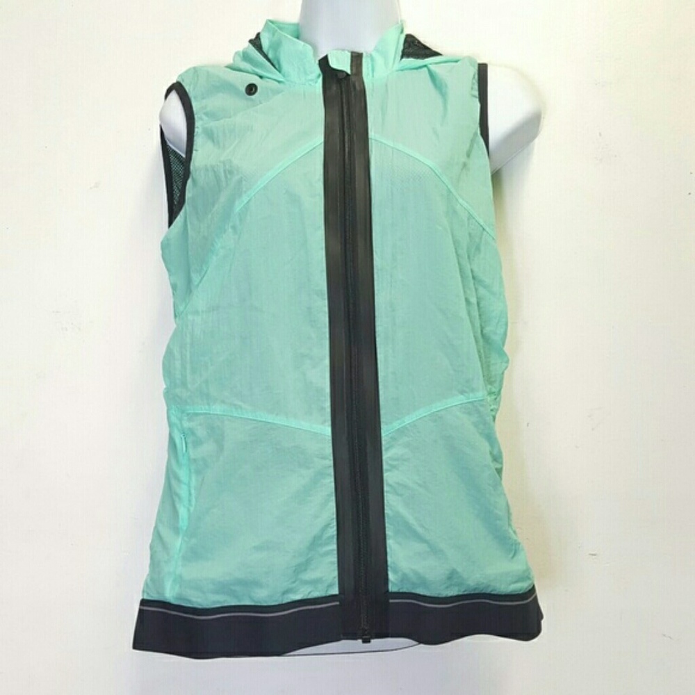 Fabletics Kennedy Sleeveless Hooded Windbreaker